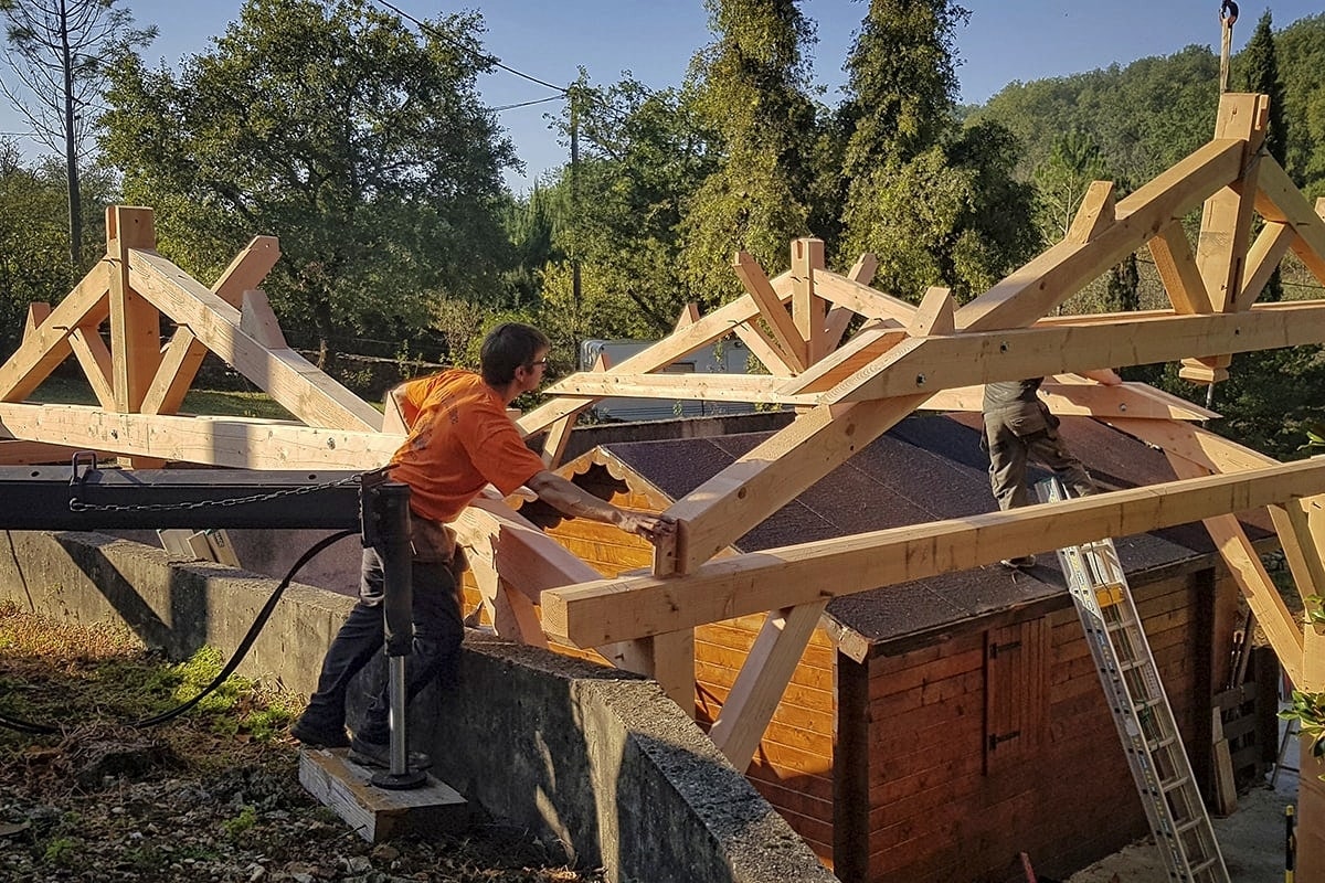 Déplacement des fermes d'une charpente